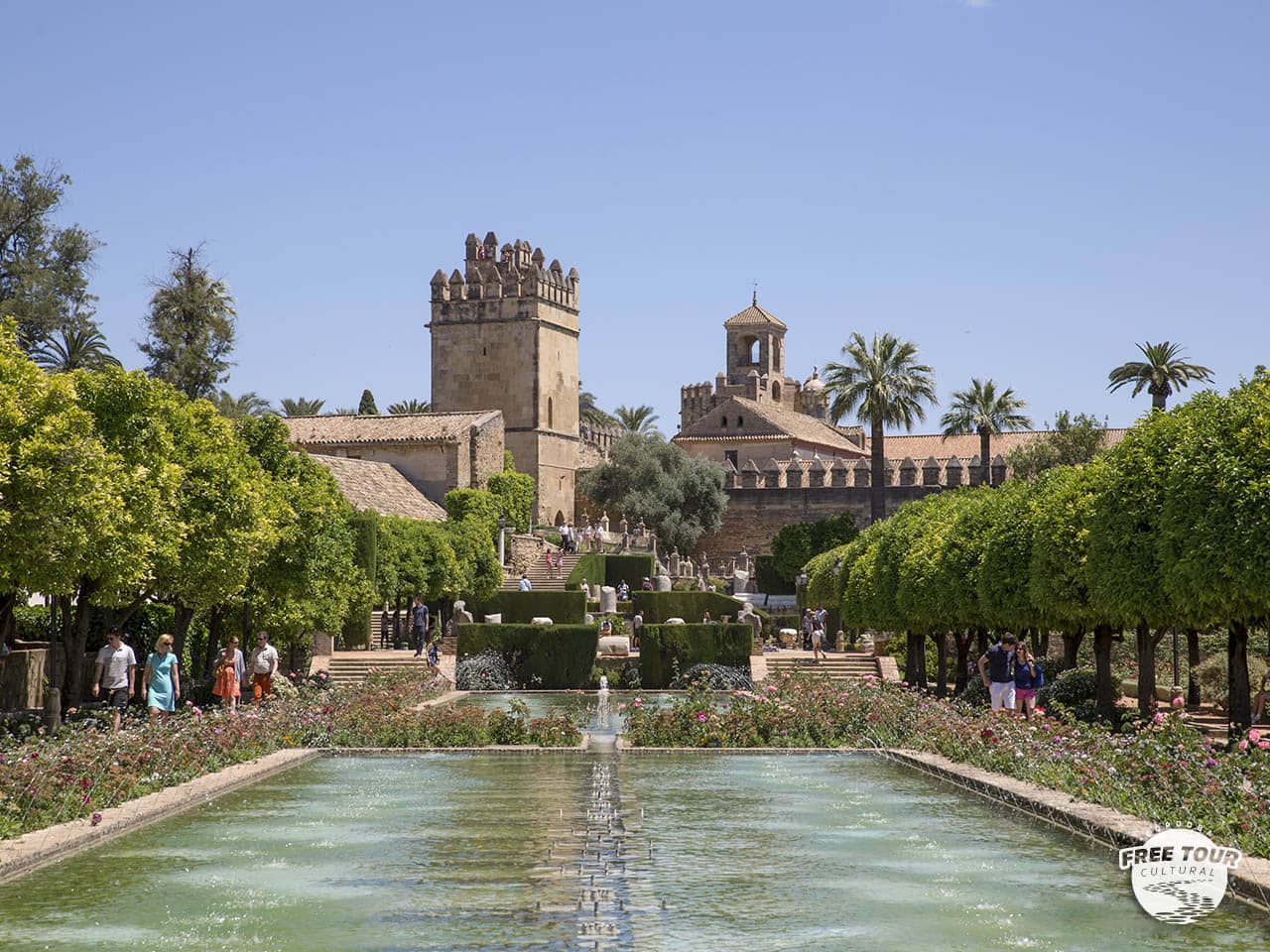 Alcázar de lso Reyes Cristianos de Córdoba visto desde sus jardines 